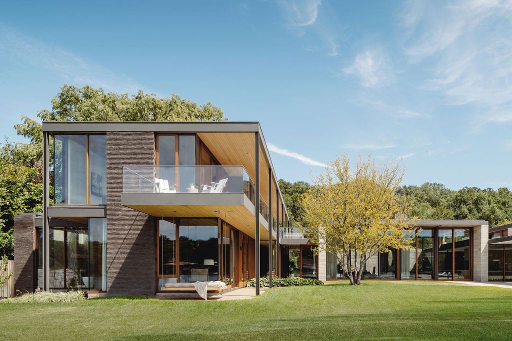 Water's Edge House in Texas by A Parallel Architecture