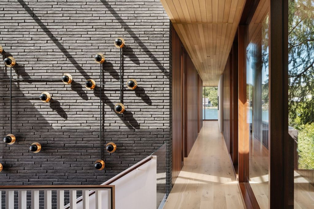 Water's Edge House in Texas by A Parallel Architecture