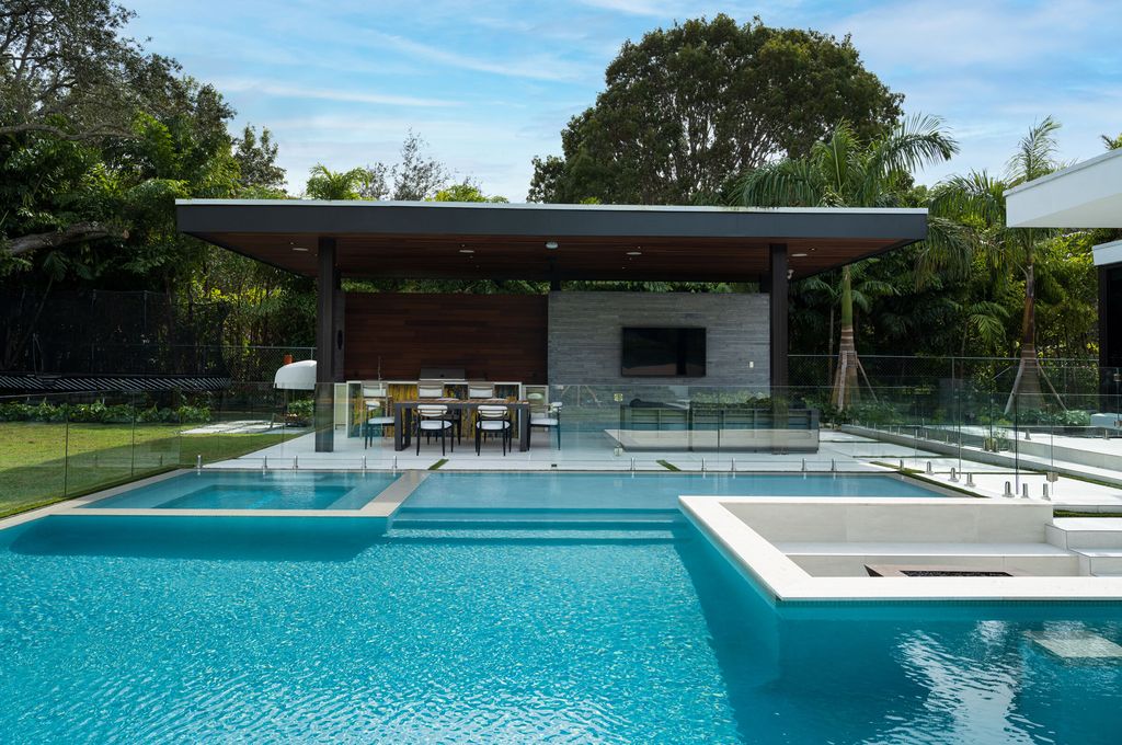 Zam Residence in Florida by SDH Studio Architecture + Design