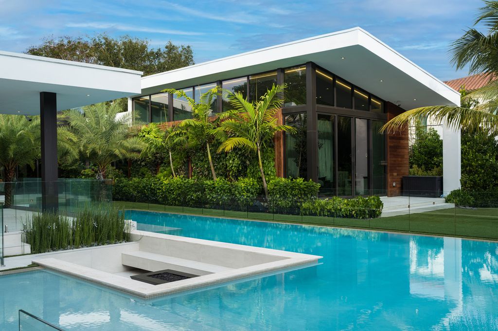 Zam Residence in Florida by SDH Studio Architecture + Design