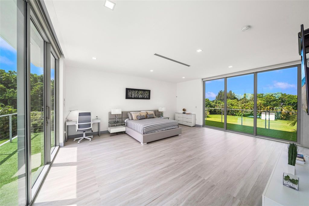24 Million Ultra Modern Estate on 4 Acres with Rooftop Lounge in Fort Lauderdale 12