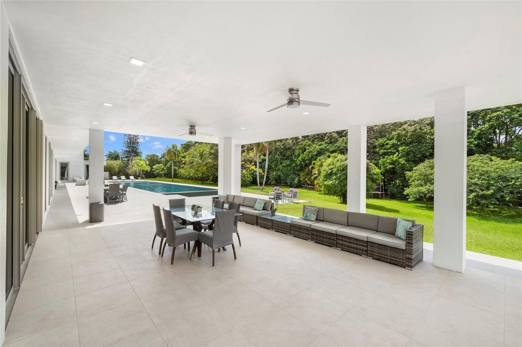 24 Million Ultra Modern Estate on 4 Acres with Rooftop Lounge in Fort Lauderdale 13