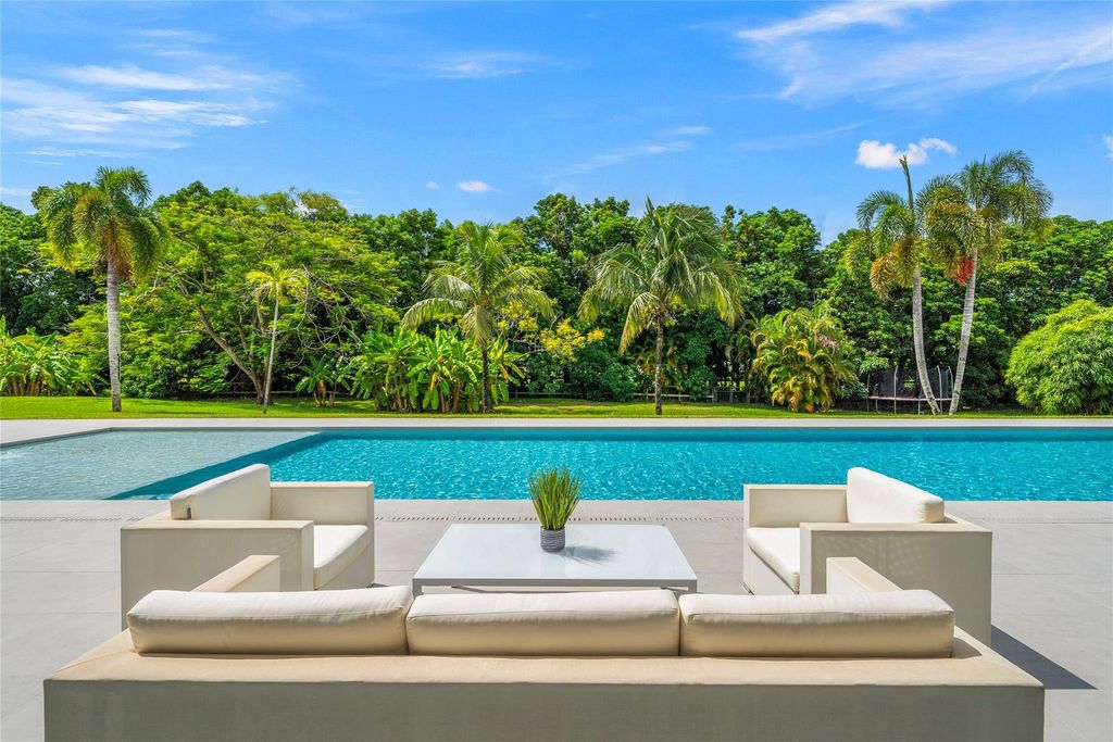 24 Million Ultra Modern Estate on 4 Acres with Rooftop Lounge in Fort Lauderdale 14