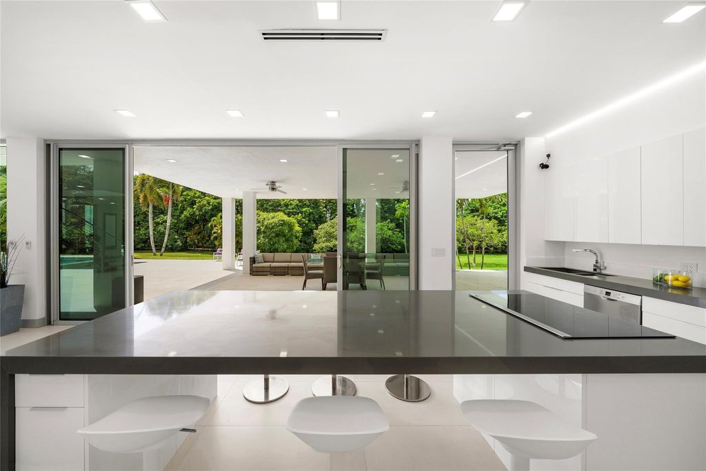 24 Million Ultra Modern Estate on 4 Acres with Rooftop Lounge in Fort Lauderdale 15