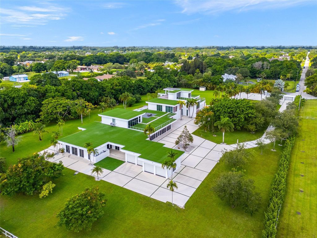 24 Million Ultra Modern Estate on 4 Acres with Rooftop Lounge in Fort Lauderdale 17