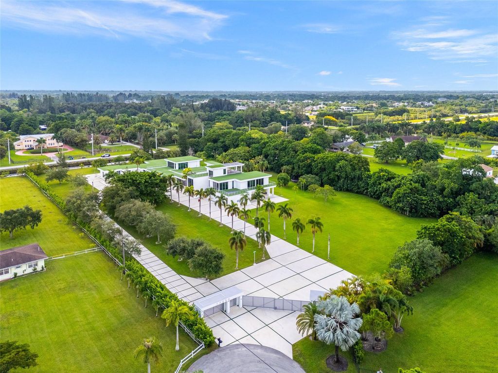 24 Million Ultra Modern Estate on 4 Acres with Rooftop Lounge in Fort Lauderdale 23