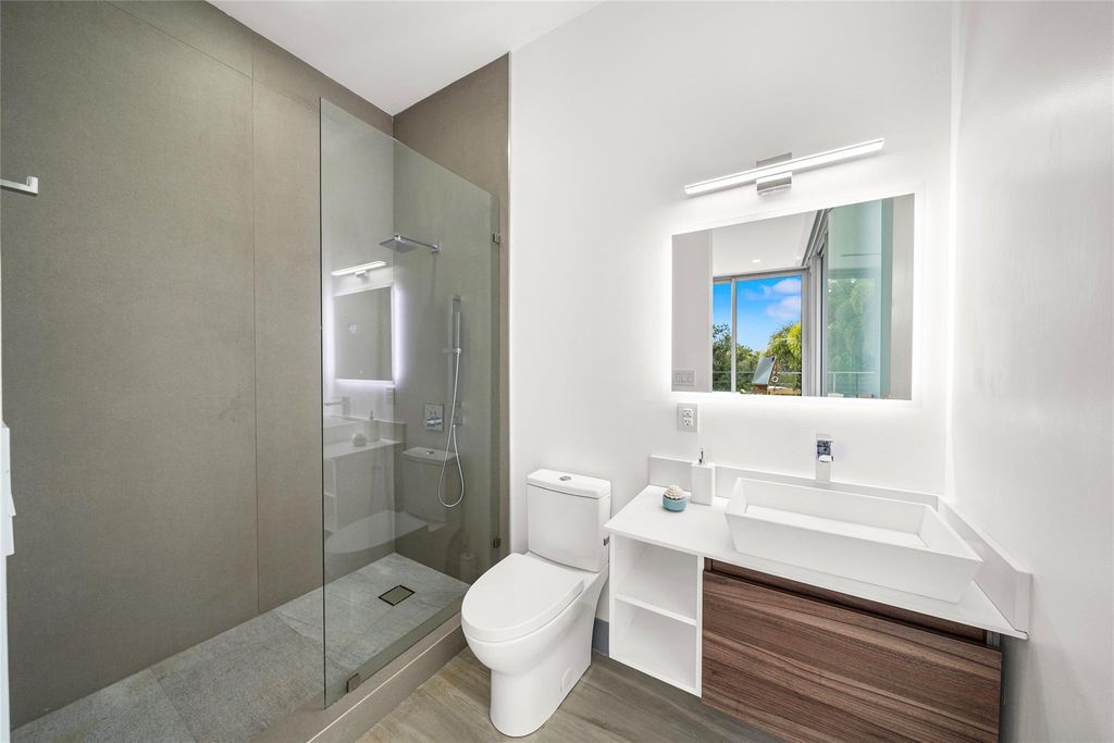 24 Million Ultra Modern Estate on 4 Acres with Rooftop Lounge in Fort Lauderdale 25