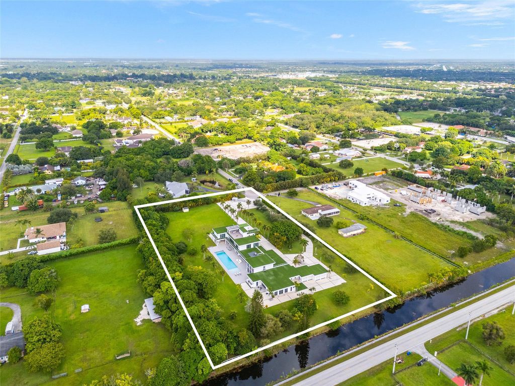 24 Million Ultra Modern Estate on 4 Acres with Rooftop Lounge in Fort Lauderdale 9