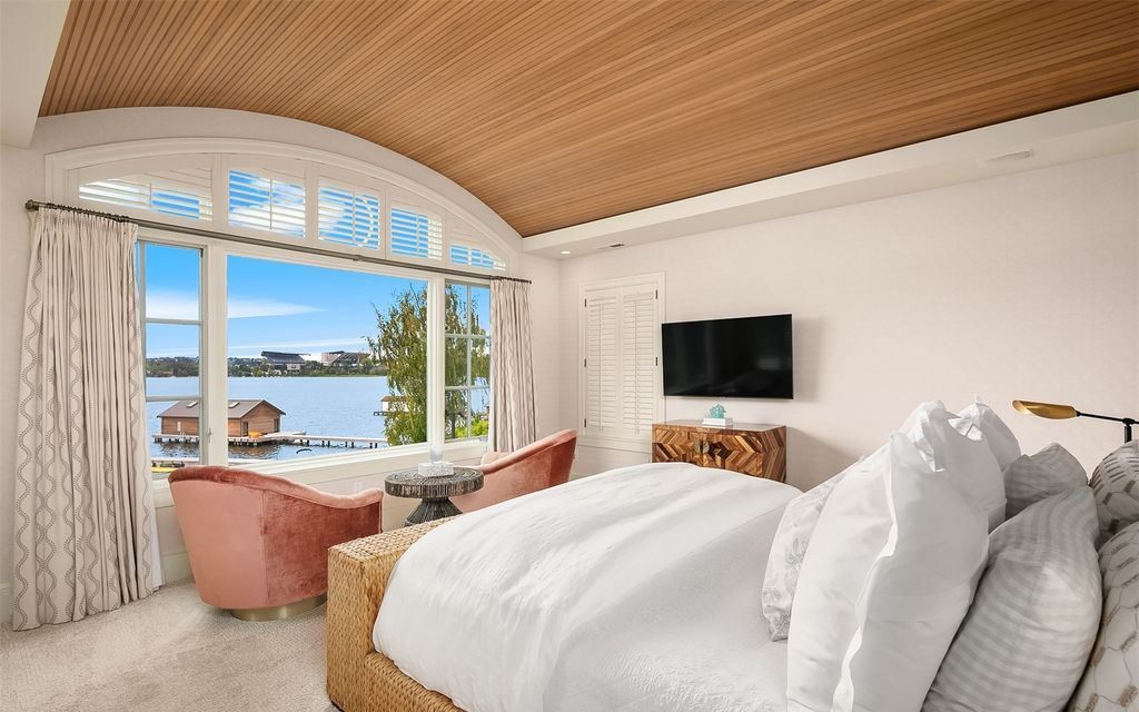 Classic Shingle Clad Waterfront Retreat with Sweeping Lake Washington Views Asking 12823000 20