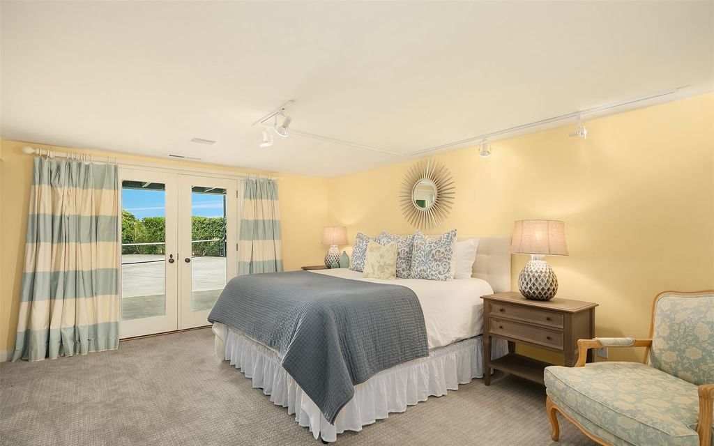 Classic Shingle Clad Waterfront Retreat with Sweeping Lake Washington Views Asking 12823000 28
