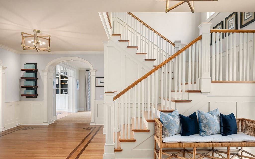 Classic Shingle Clad Waterfront Retreat with Sweeping Lake Washington Views Asking 12823000 5