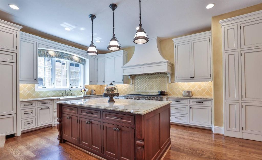 Experience Comfort and Grandeur at This Stunning Ohio Luxury Estate For Sale at 3.5 Million 13