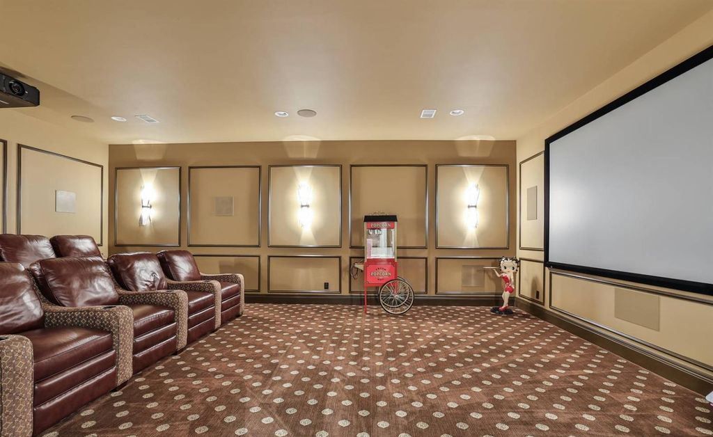 Experience Comfort and Grandeur at This Stunning Ohio Luxury Estate For Sale at 3.5 Million 35