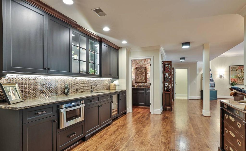 Experience Comfort and Grandeur at This Stunning Ohio Luxury Estate For Sale at 3.5 Million 37