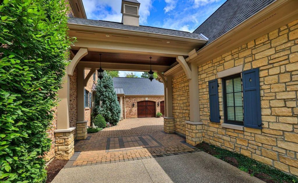 Experience Comfort and Grandeur at This Stunning Ohio Luxury Estate For Sale at 3.5 Million 44