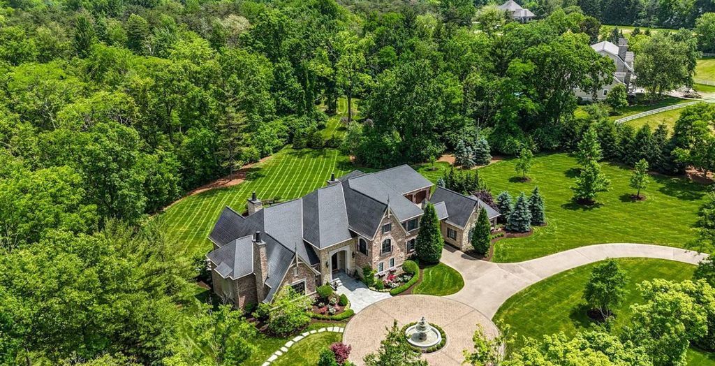 Experience Comfort and Grandeur at This Stunning Ohio Luxury Estate For Sale at 3.5 Million 58