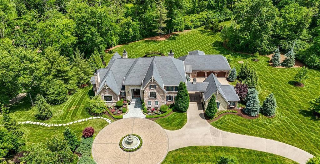 Experience Comfort and Grandeur at This Stunning Ohio Luxury Estate For Sale at 3.5 Million 59