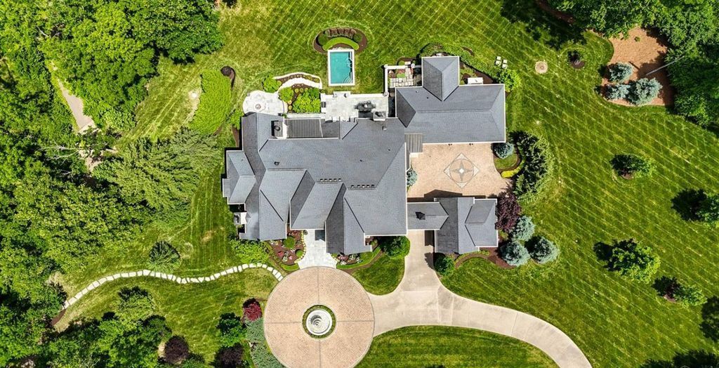 Experience Comfort and Grandeur at This Stunning Ohio Luxury Estate For Sale at 3.5 Million 60