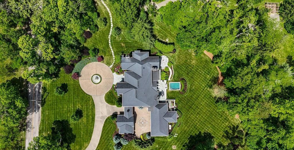 Experience Comfort and Grandeur at This Stunning Ohio Luxury Estate For Sale at 3.5 Million 61
