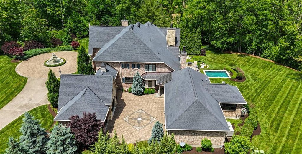 Experience Comfort and Grandeur at This Stunning Ohio Luxury Estate For Sale at 3.5 Million 62
