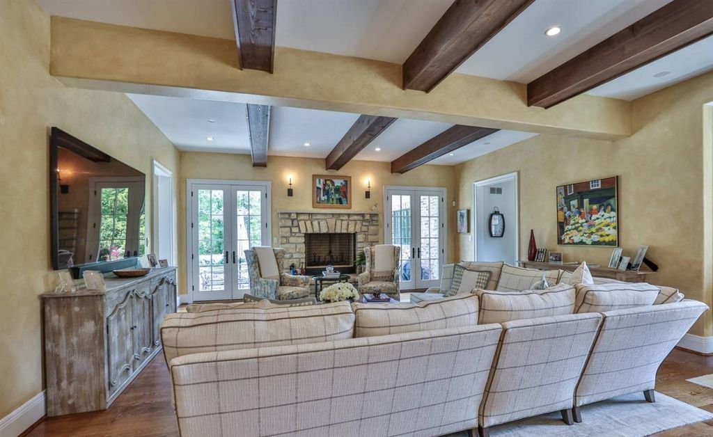 Experience Comfort and Grandeur at This Stunning Ohio Luxury Estate For Sale at 3.5 Million 8