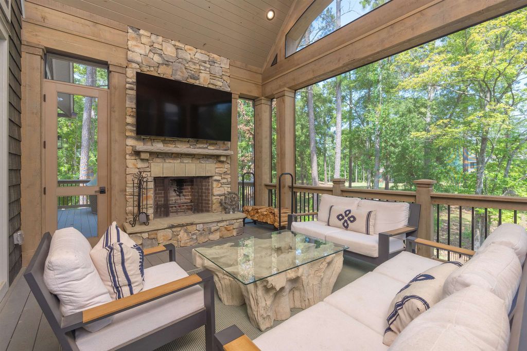 Luxurious Georgia Residence Offering World Class Amenities Including Golf and Tennis Listed at 2.95 Million 11