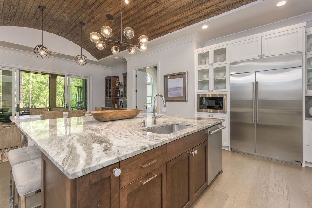 Luxurious Georgia Residence Offering World Class Amenities Including Golf and Tennis Listed at 2.95 Million 18