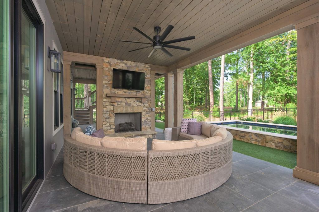 Luxurious Georgia Residence Offering World Class Amenities Including Golf and Tennis Listed at 2.95 Million 38