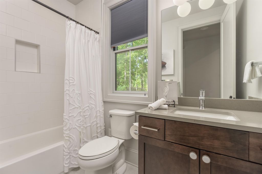 Luxurious Georgia Residence Offering World Class Amenities Including Golf and Tennis Listed at 2.95 Million 46