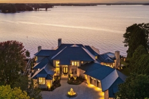 Luxury Lakefront Estate on Lake Norman with Spectacular Views Seeking for $14,500,000 1 Luxury Lakefront Estate on Lake Norman with Spectacular Views Asking 18895000 5