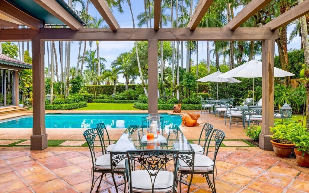 This exceptional 6BR/6.3BA Monterey-Style estate by Howard Major is a rare find on Palm Beach's exclusive El Bravo Way.