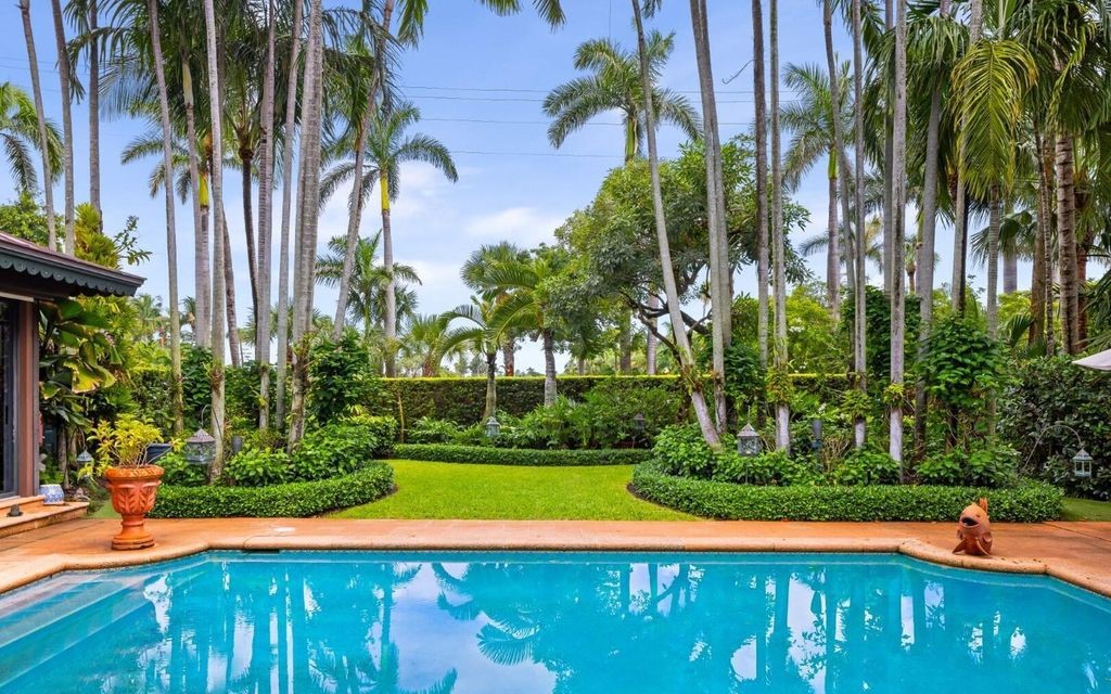 This exceptional 6BR/6.3BA Monterey-Style estate by Howard Major is a rare find on Palm Beach's exclusive El Bravo Way.