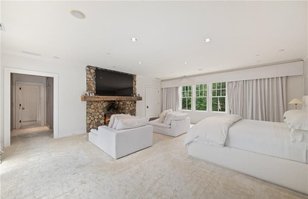 New York Elegance Chic Shingle and Stone Residence with Breathtaking Views Priced at 16.5 Million 12