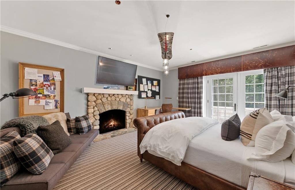 New York Elegance Chic Shingle and Stone Residence with Breathtaking Views Priced at 16.5 Million 18