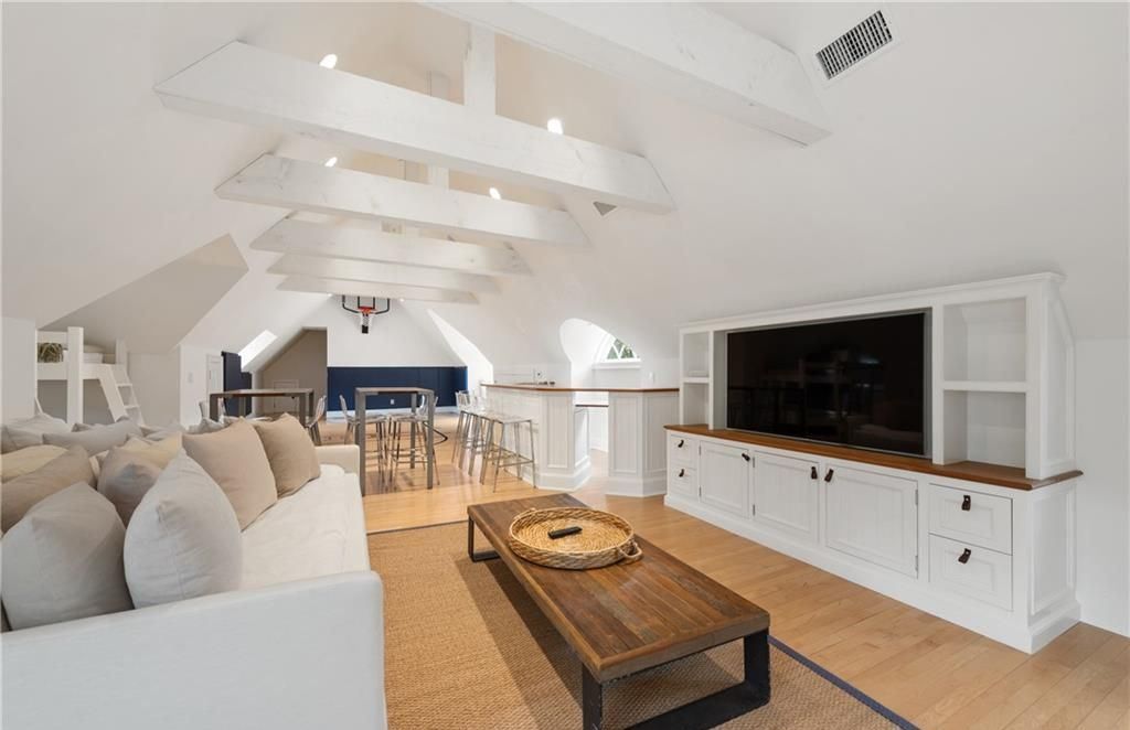New York Elegance Chic Shingle and Stone Residence with Breathtaking Views Priced at 16.5 Million 19