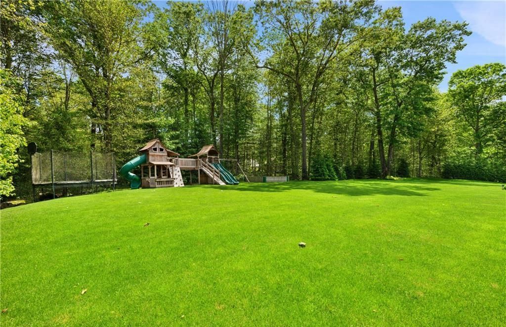 New York Elegance Chic Shingle and Stone Residence with Breathtaking Views Priced at 16.5 Million 31