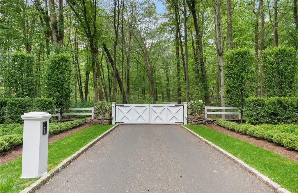 New York Elegance Chic Shingle and Stone Residence with Breathtaking Views Priced at 16.5 Million 35