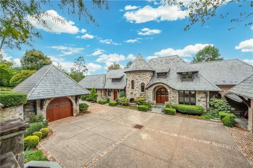 Pristine Old English Style Manor with Panoramic Waterfront Views Asking 6989000 1
