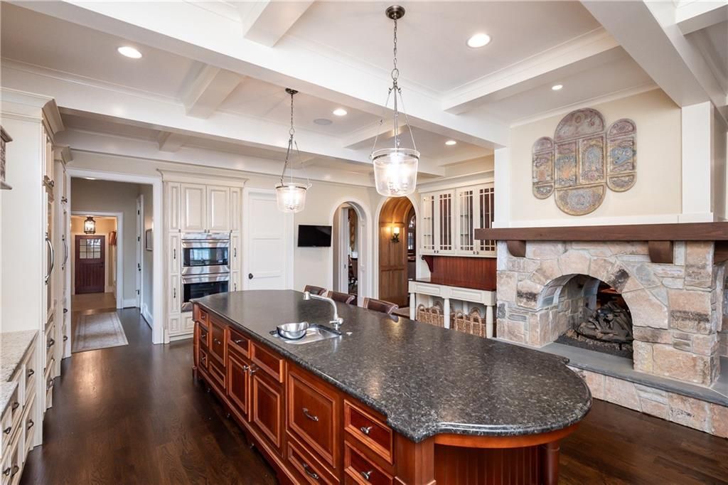 Pristine Old English Style Manor with Panoramic Waterfront Views Asking 6989000 14