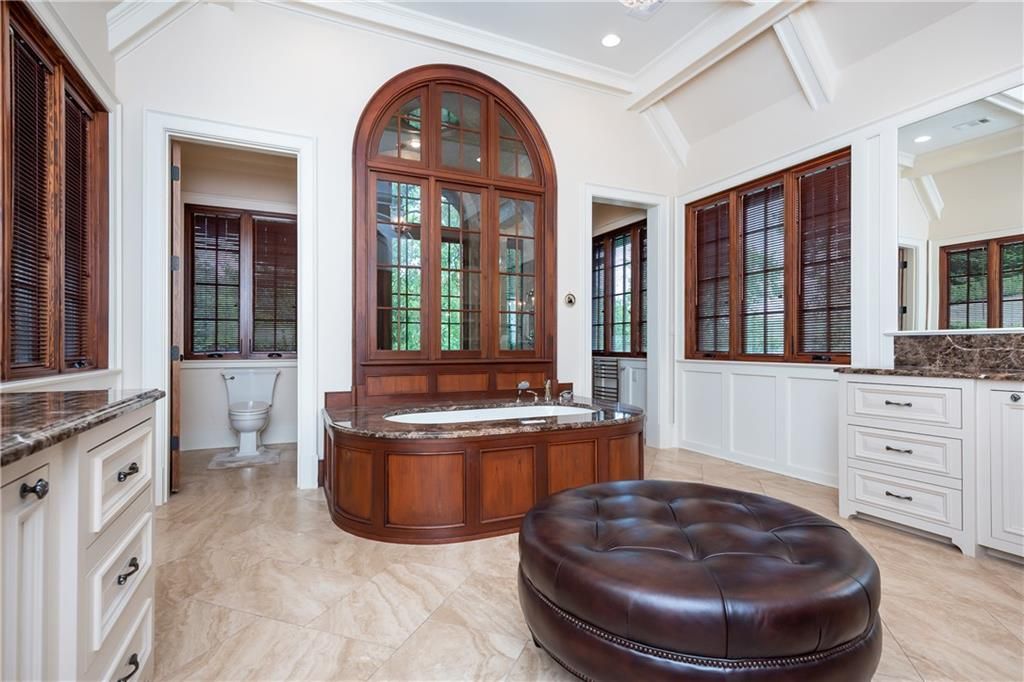Pristine Old English Style Manor with Panoramic Waterfront Views Asking 6989000 26
