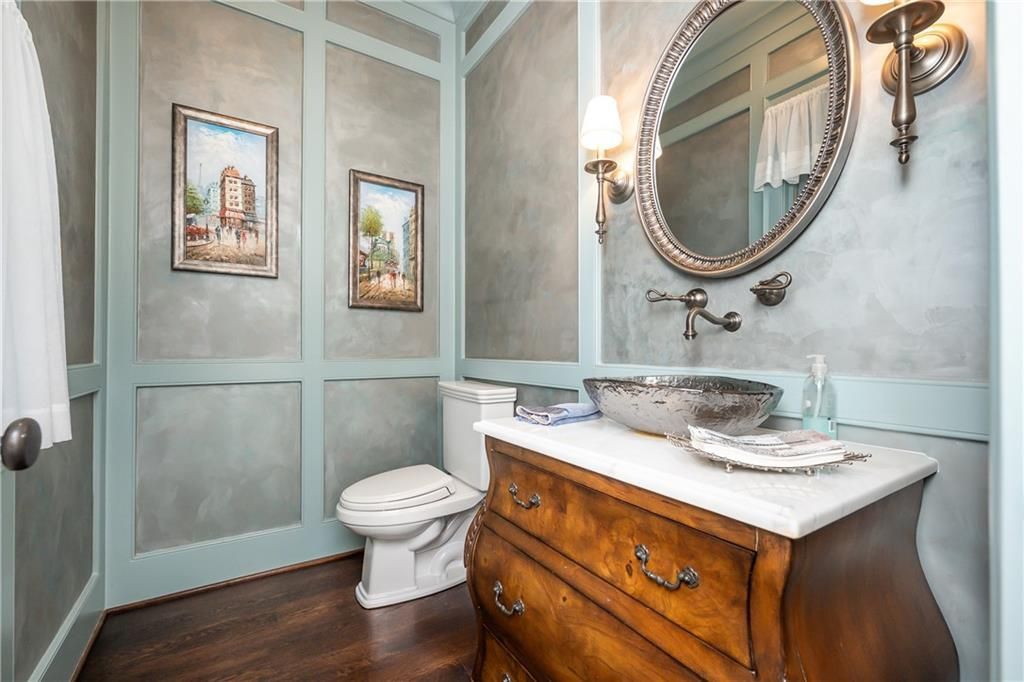 Pristine Old English Style Manor with Panoramic Waterfront Views Asking 6989000 29