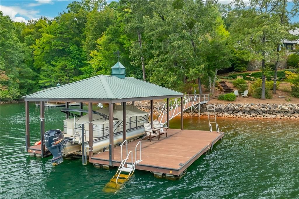 Pristine Old English Style Manor with Panoramic Waterfront Views Asking 6989000 4