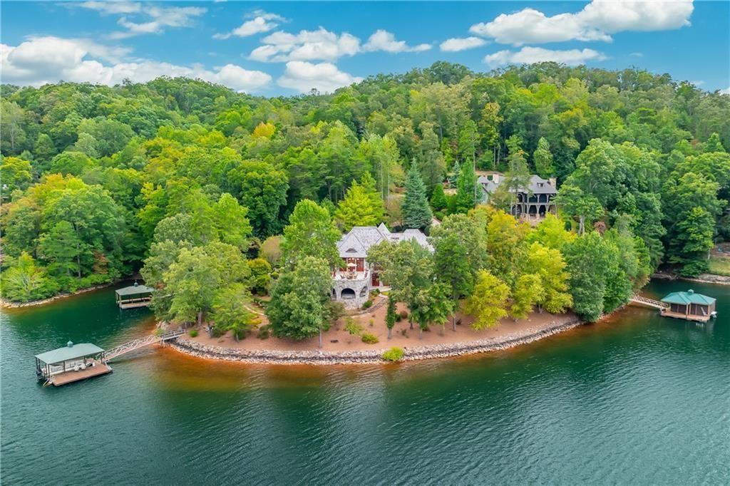 Pristine Old English Style Manor with Panoramic Waterfront Views Asking 6989000 43