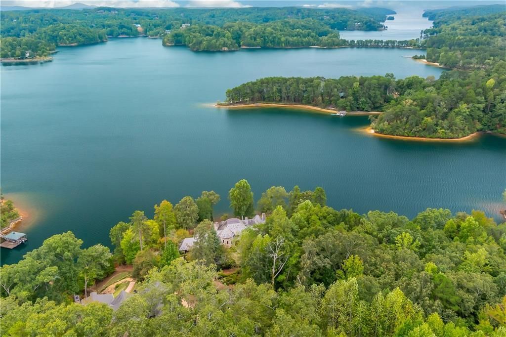 Pristine Old English Style Manor with Panoramic Waterfront Views Asking 6989000 45
