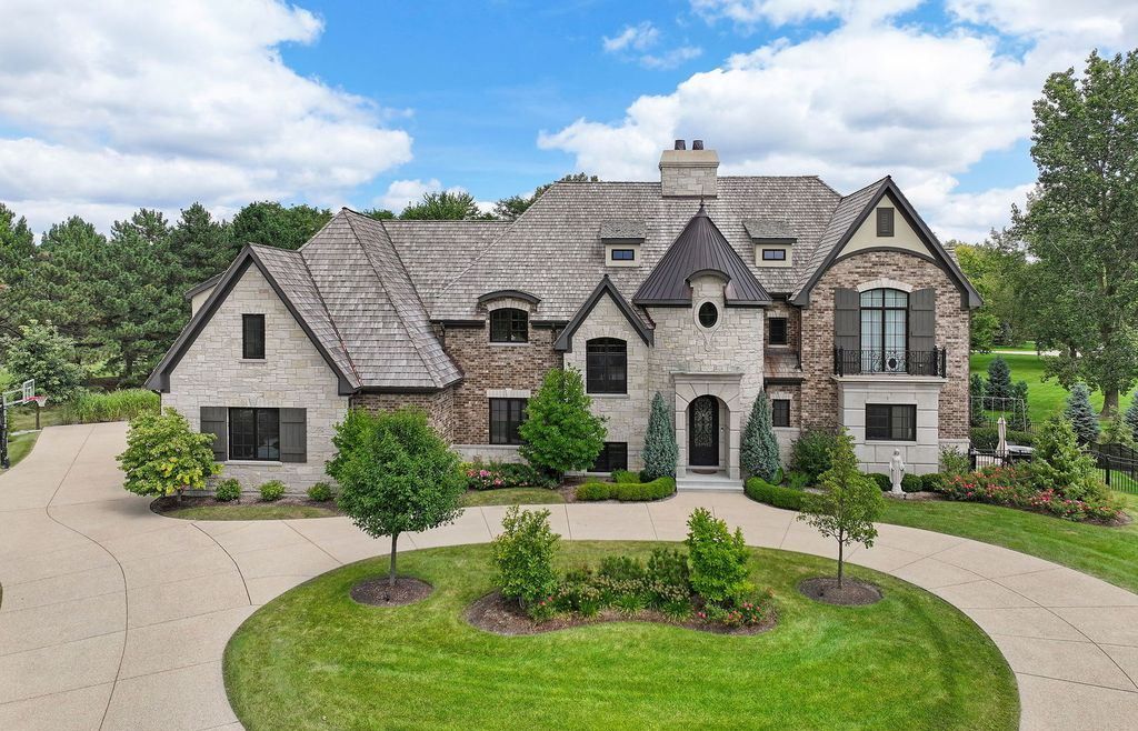Refined Living at Its Finest Distinguished Illinois Home in Exclusive Community Asking 2995000 1