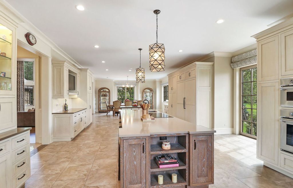 Refined Living at Its Finest Distinguished Illinois Home in Exclusive Community Asking 2995000 11