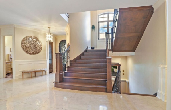 Exceptional Waterfront Residence with Bespoke Finishes - Bespoke Luxury Living