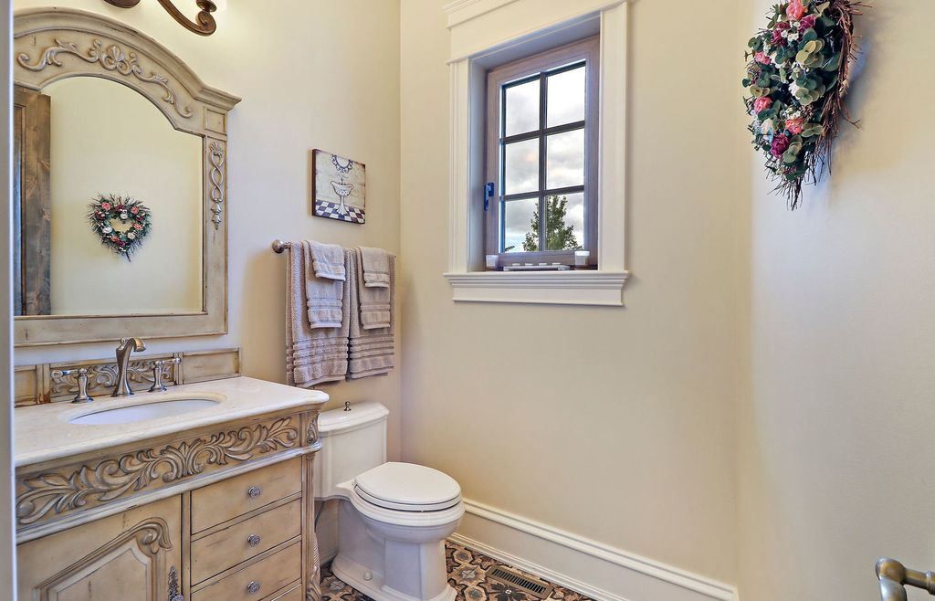 Refined Living at Its Finest Distinguished Illinois Home in Exclusive Community Asking 2995000 14