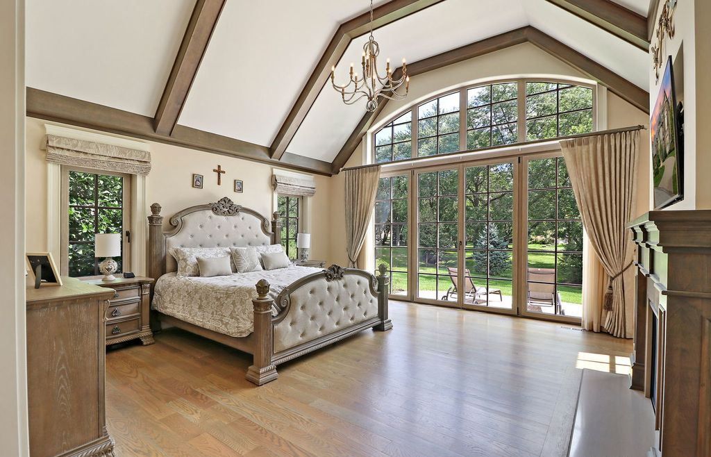 Refined Living at Its Finest Distinguished Illinois Home in Exclusive Community Asking 2995000 18