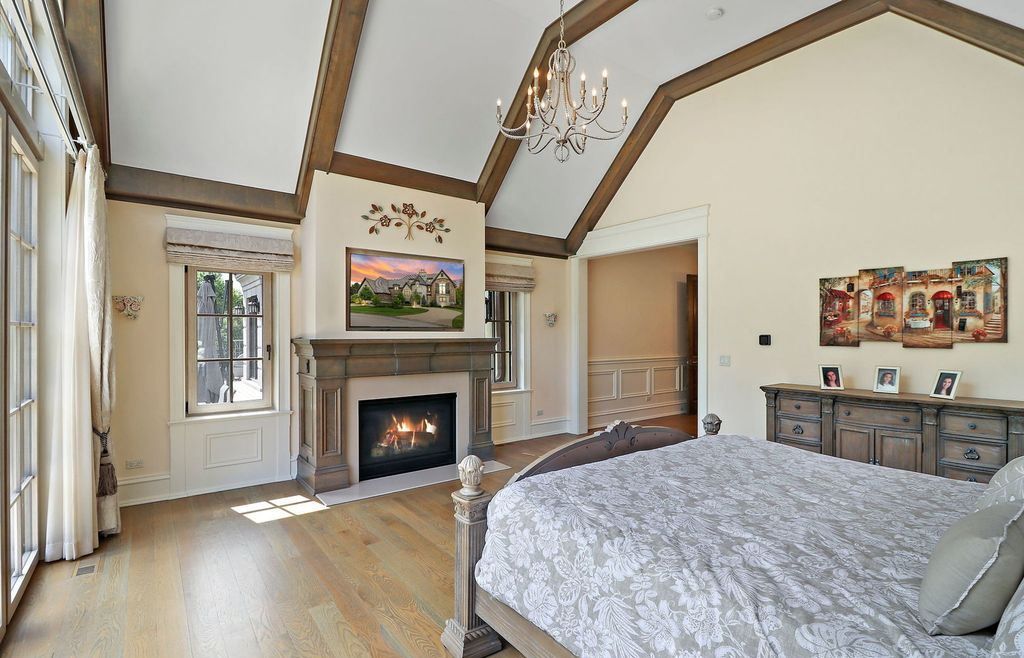 Refined Living at Its Finest Distinguished Illinois Home in Exclusive Community Asking 2995000 19